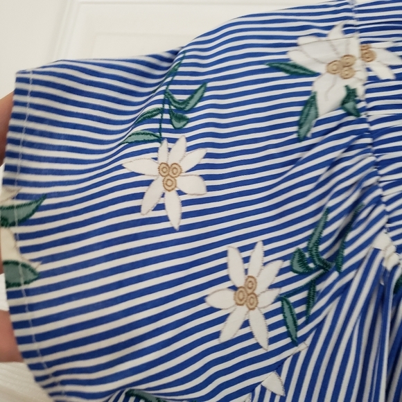 Staccato Blouse Blue & Ivory flowers with ties for synching  Soft/Rayon NWOT - Picture 9 of 16